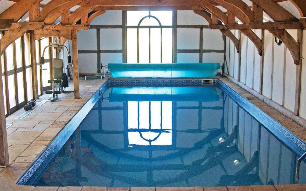Вилла The Old Mill Barn With Hot Tub And Private Use Of Heated Pool Уиррал Экстерьер фото